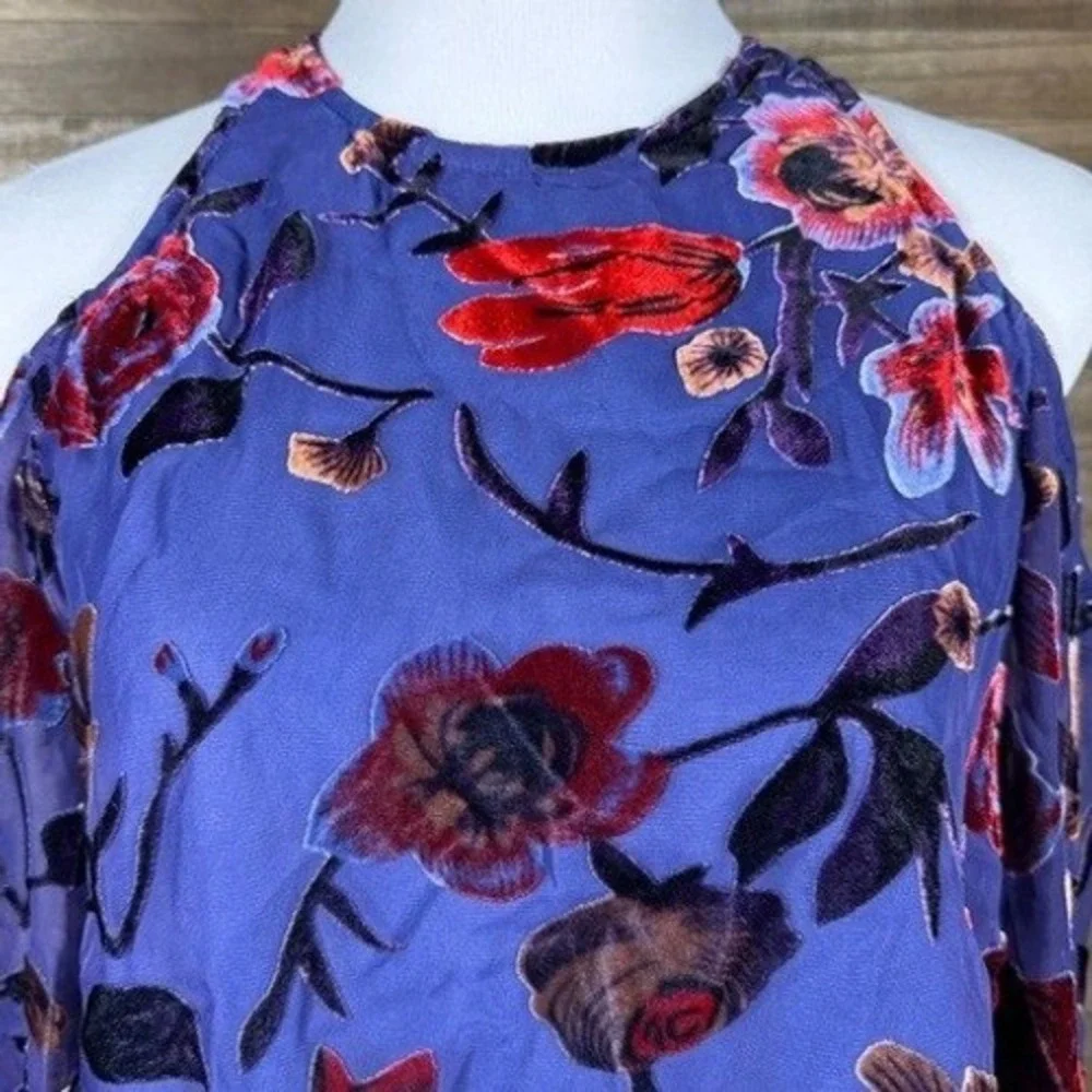En Creme Purple Floral Burnout Velvet Cold Shoulder Top ETF53192TLM Womens Small - Picture 3 of 11